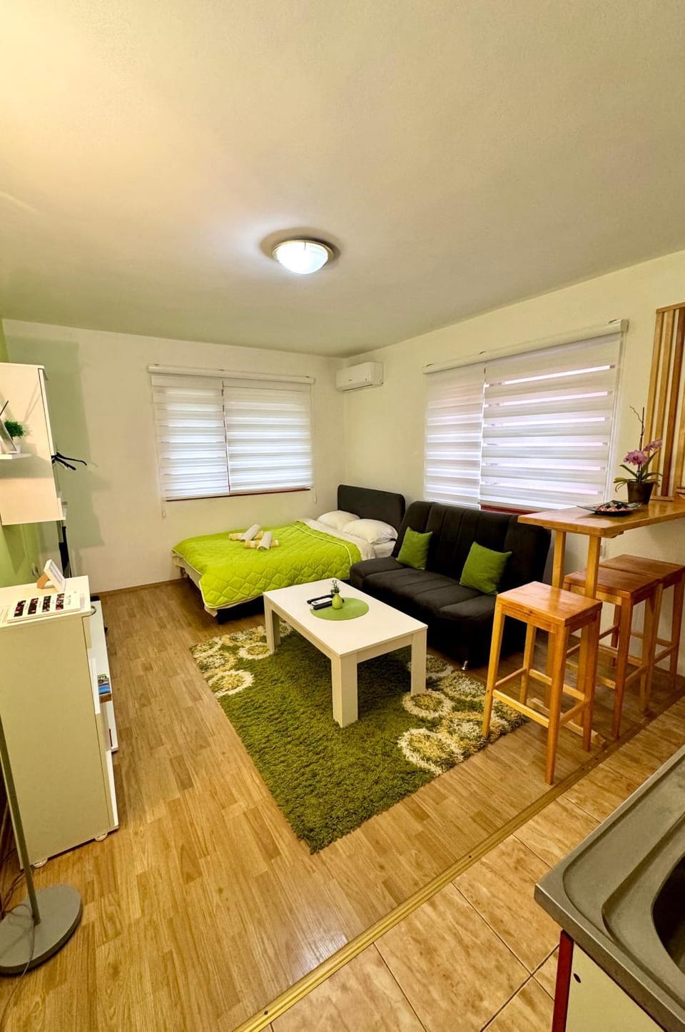 Kitchen or kitchenette, Living room, Seating area, pet friendly