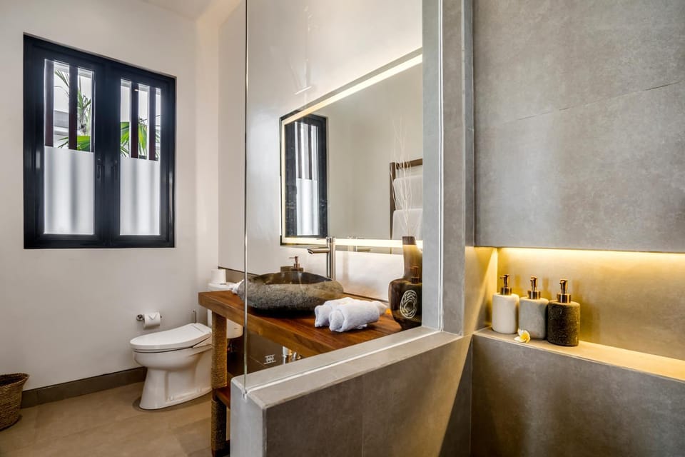 Bathroom, hair dryier, towels