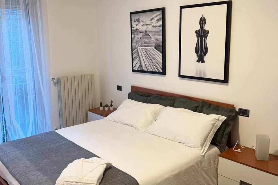 Bed, Photo of the whole room, Bedroom, internet