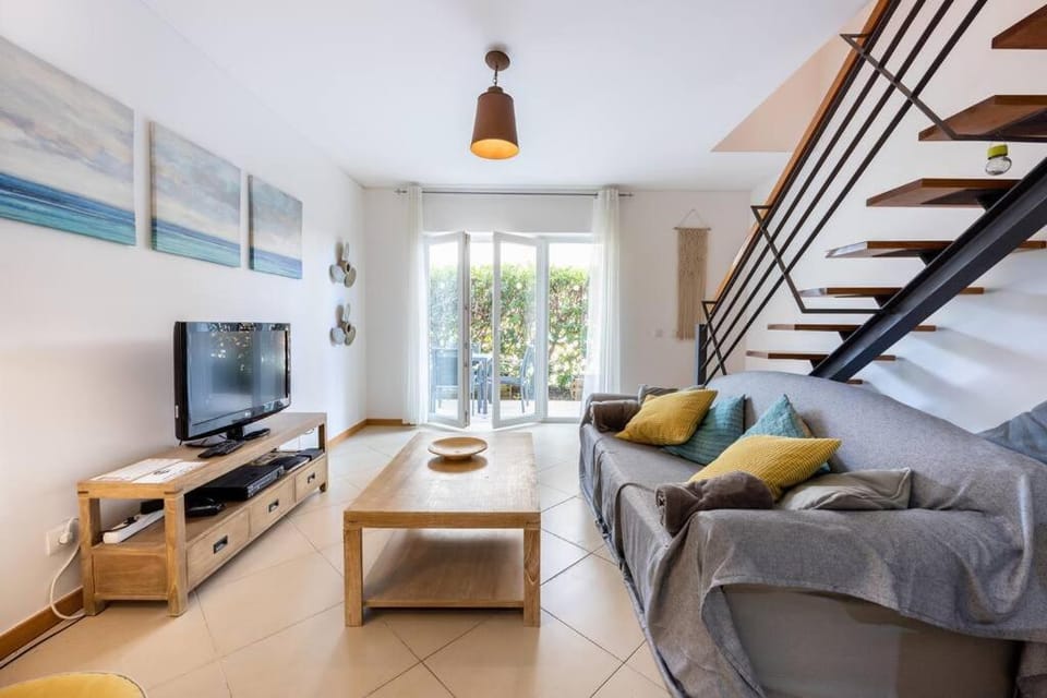 Communal lounge/ TV room, TV and multimedia, Living room
