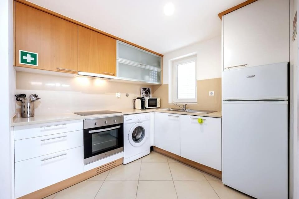 Coffee/tea facilities, Kitchen or kitchenette, dishwasher, minibar, pet friendly, stove, washing machine