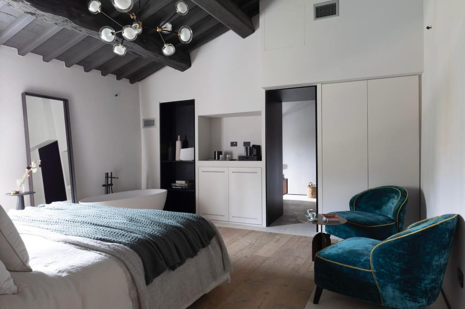 Photo of the whole room, Bedroom, hair dresser