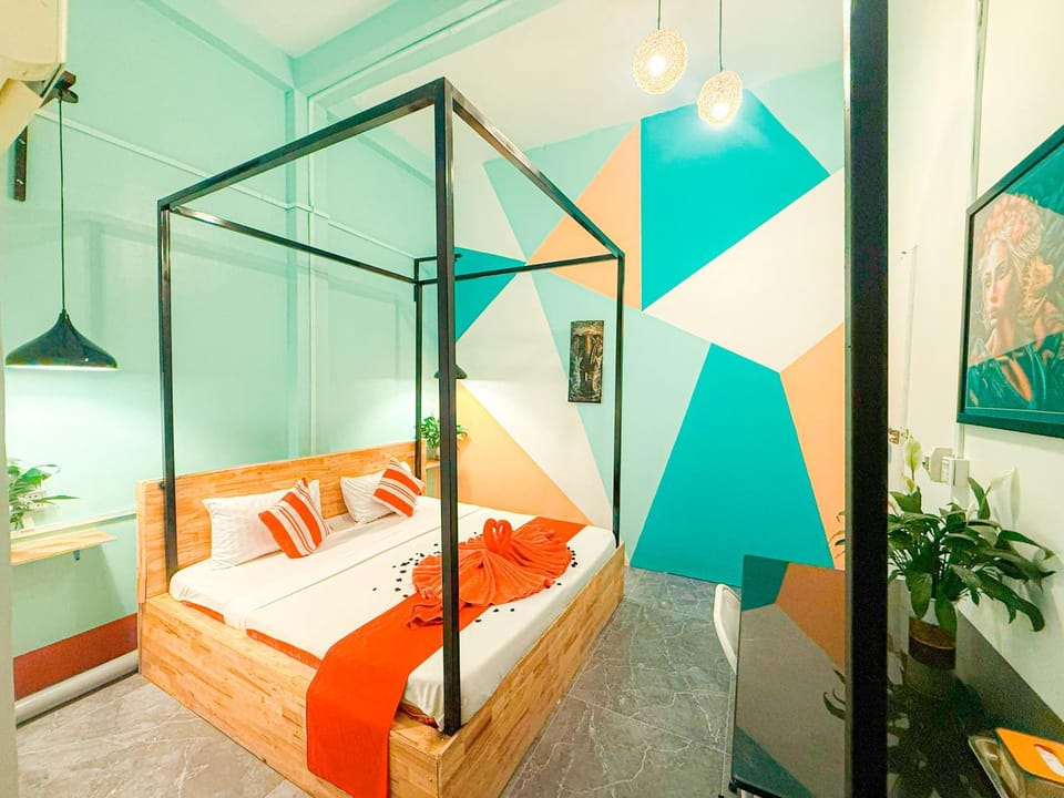Social Backpacker Hostel & Rooftop Bar Hostel in Krong Battambang