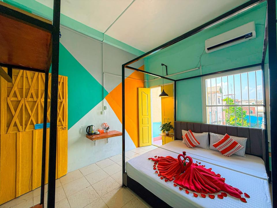 Social Backpacker Hostel & Rooftop Bar Hostel in Krong Battambang