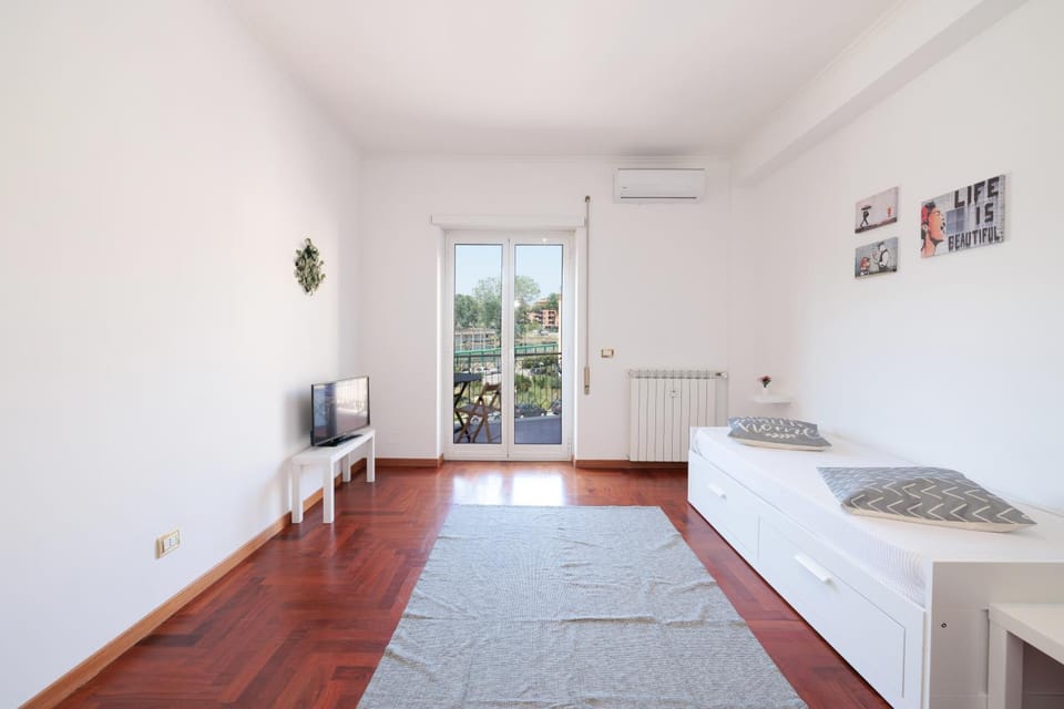 Central House Apartment in Ostia