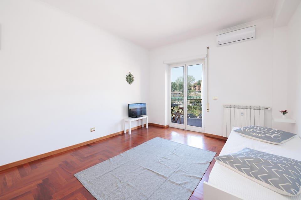 Central House Apartment in Ostia