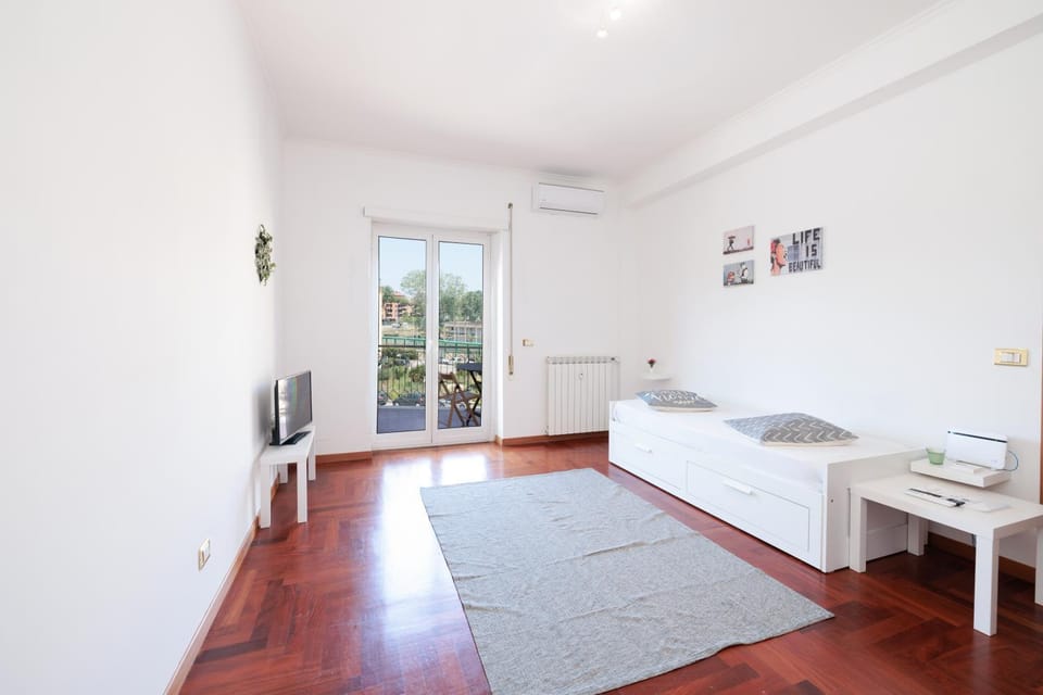 Central House Apartment in Ostia