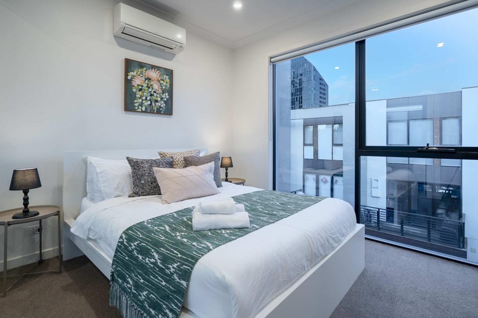 Modern 3-level Townhouse FreeParking House in Melbourne