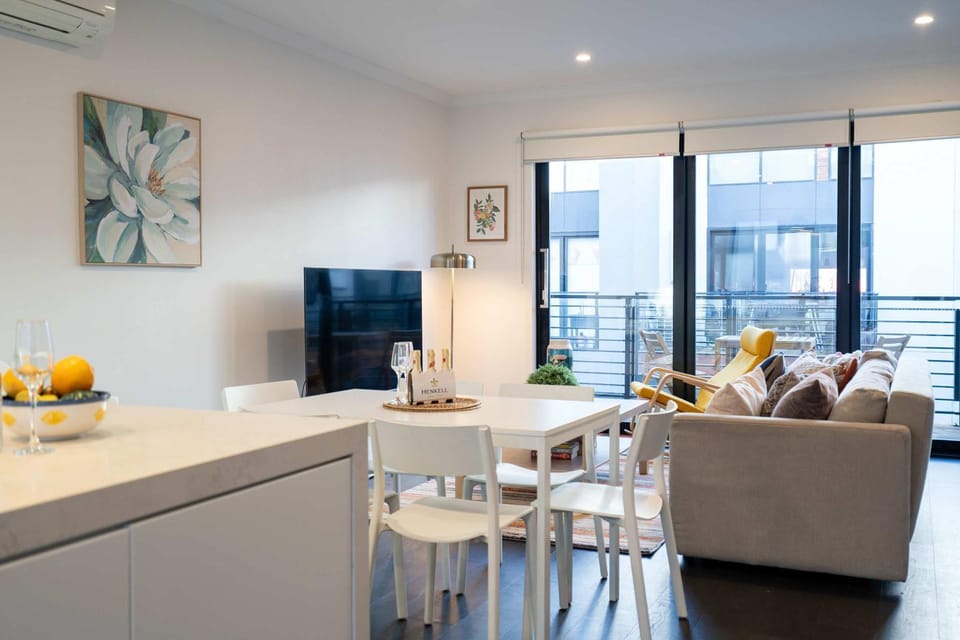 Modern 3-level Townhouse FreeParking House in Melbourne