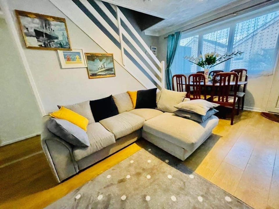Living room, Seating area, Dining area, acessibility