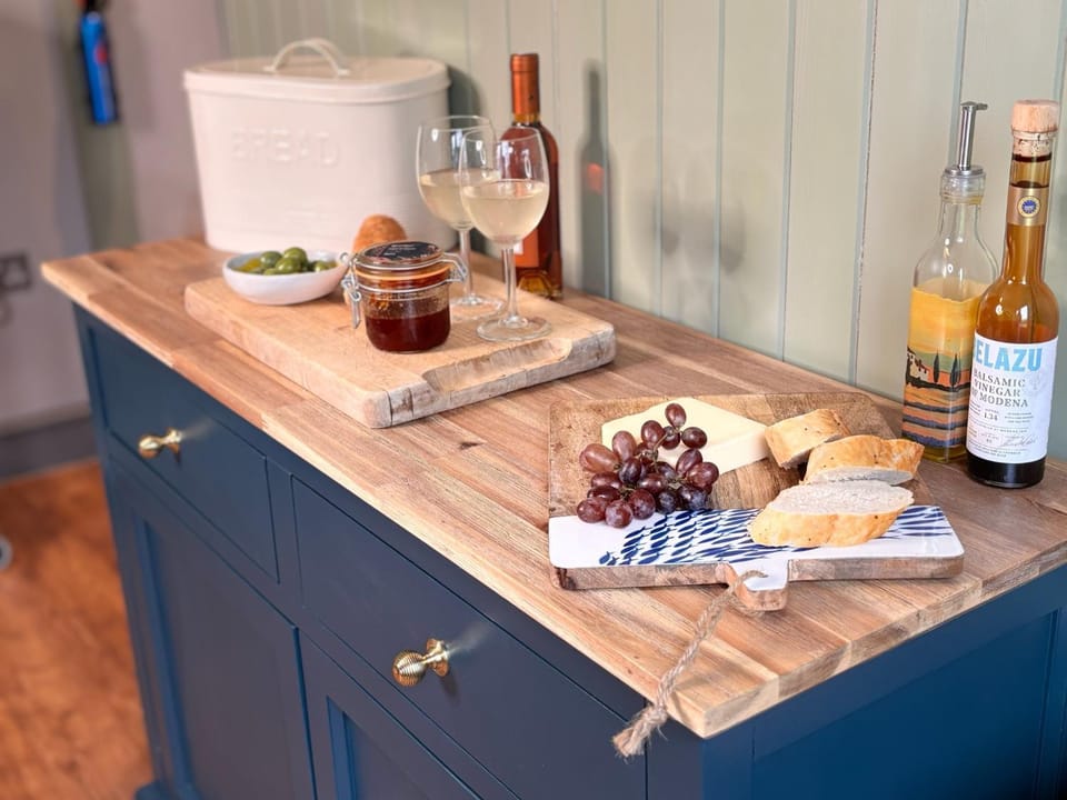 The BeeKeepers - Homely Luxurious Self Catering House in South Norfolk District