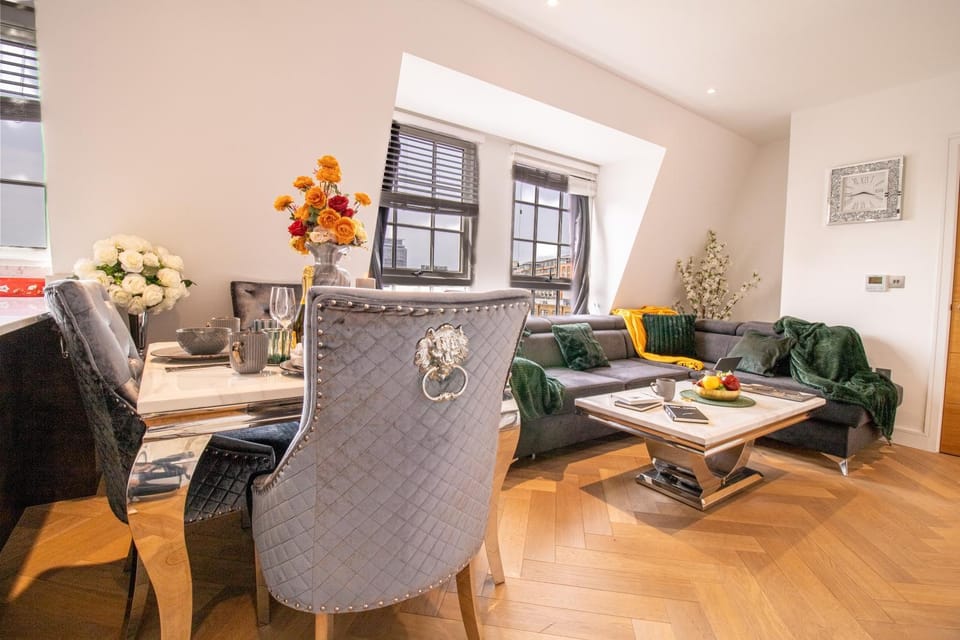 Living room, Seating area, Dining area