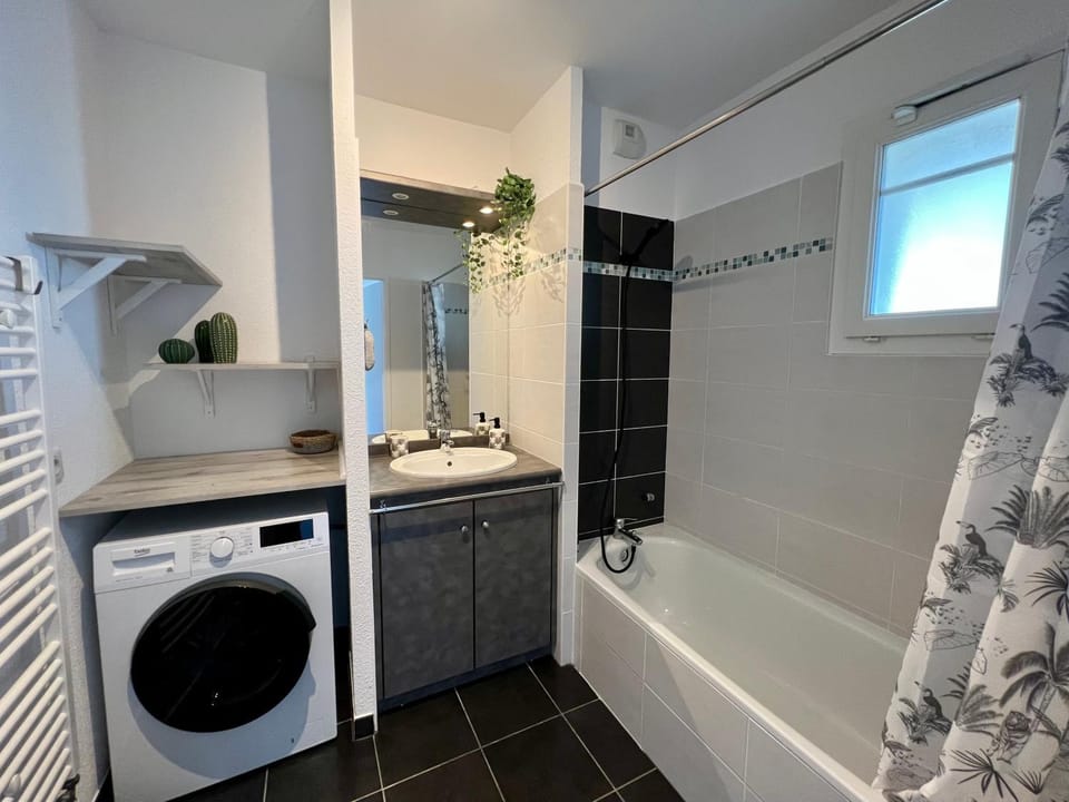 Shower, Bathroom, Bath, hair dryier, towels, washing machine