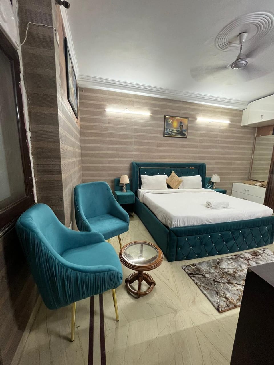 Photo of the whole room, Bedroom