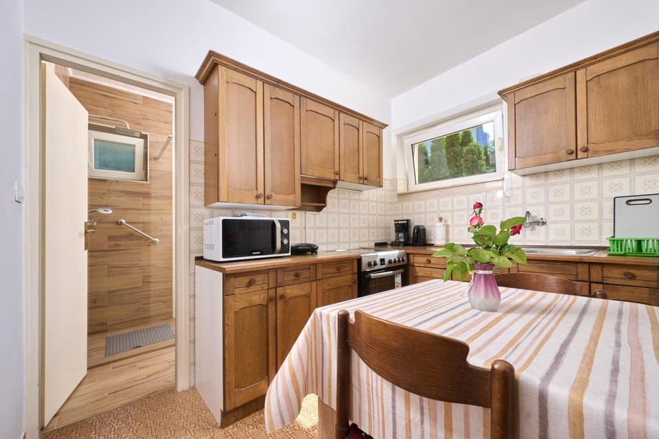 Dining area, minibar, pet friendly, stove, toaster