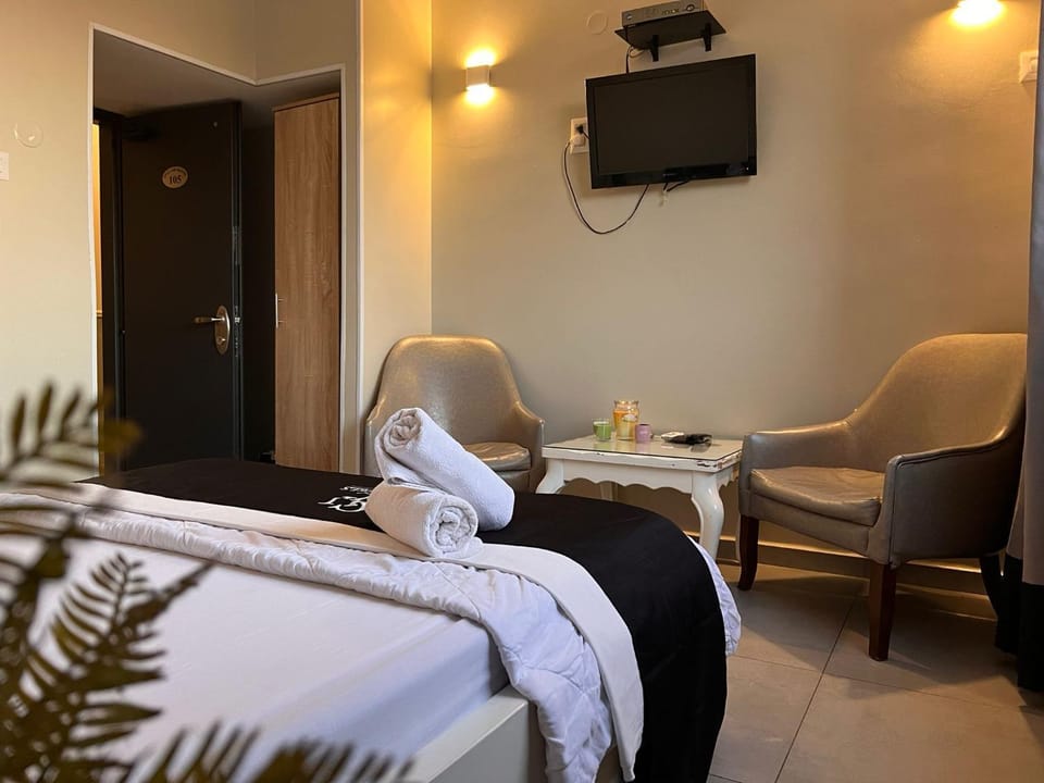 TV and multimedia, Photo of the whole room, Bedroom