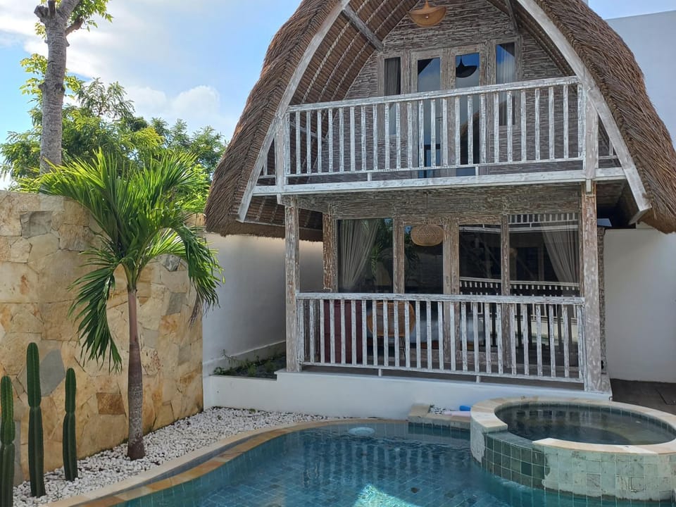 Property building, Day, Balcony/Terrace, Pool view, Swimming pool