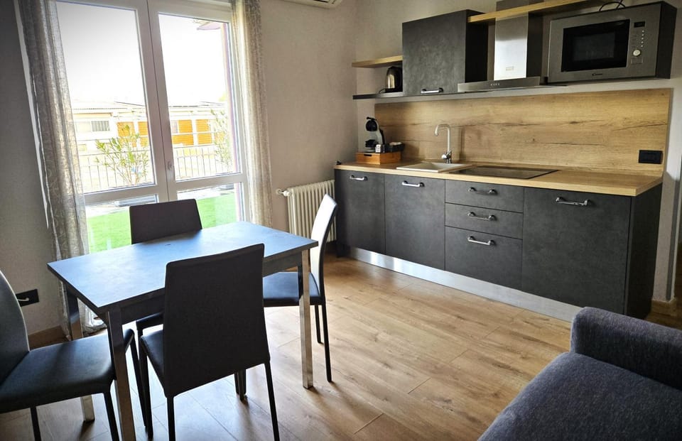 Kitchen or kitchenette, Living room, Seating area, Dining area, minibar, pet friendly, stove