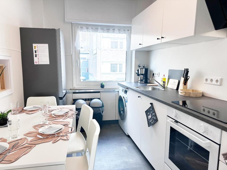 Coffee/tea facilities, Kitchen or kitchenette, Seating area, dishwasher, oven, stove