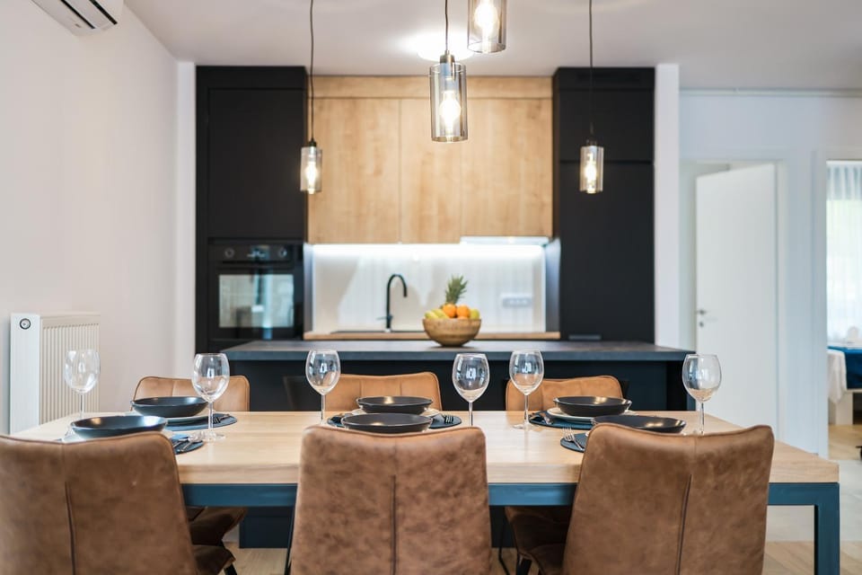 Dining area, kitchen