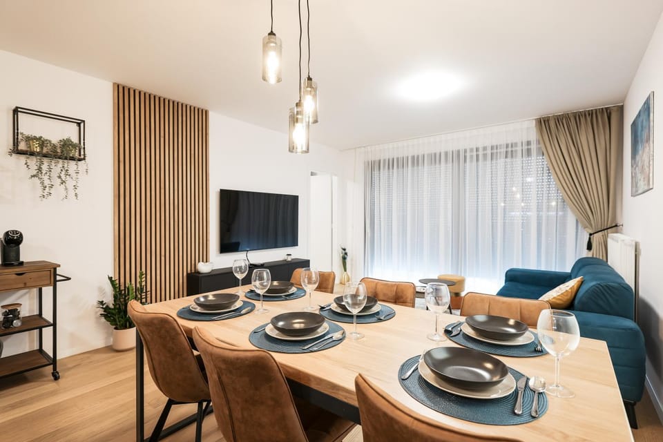 TV and multimedia, Living room, Dining area