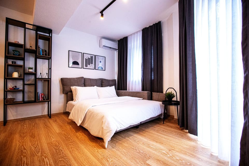 Bed, Living room