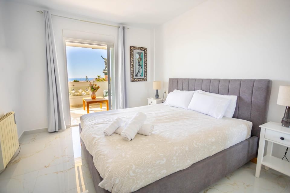 Bed, Bedroom, Sea view
