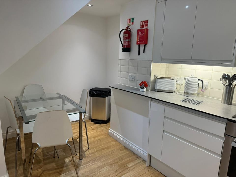 Dining area, kitchen