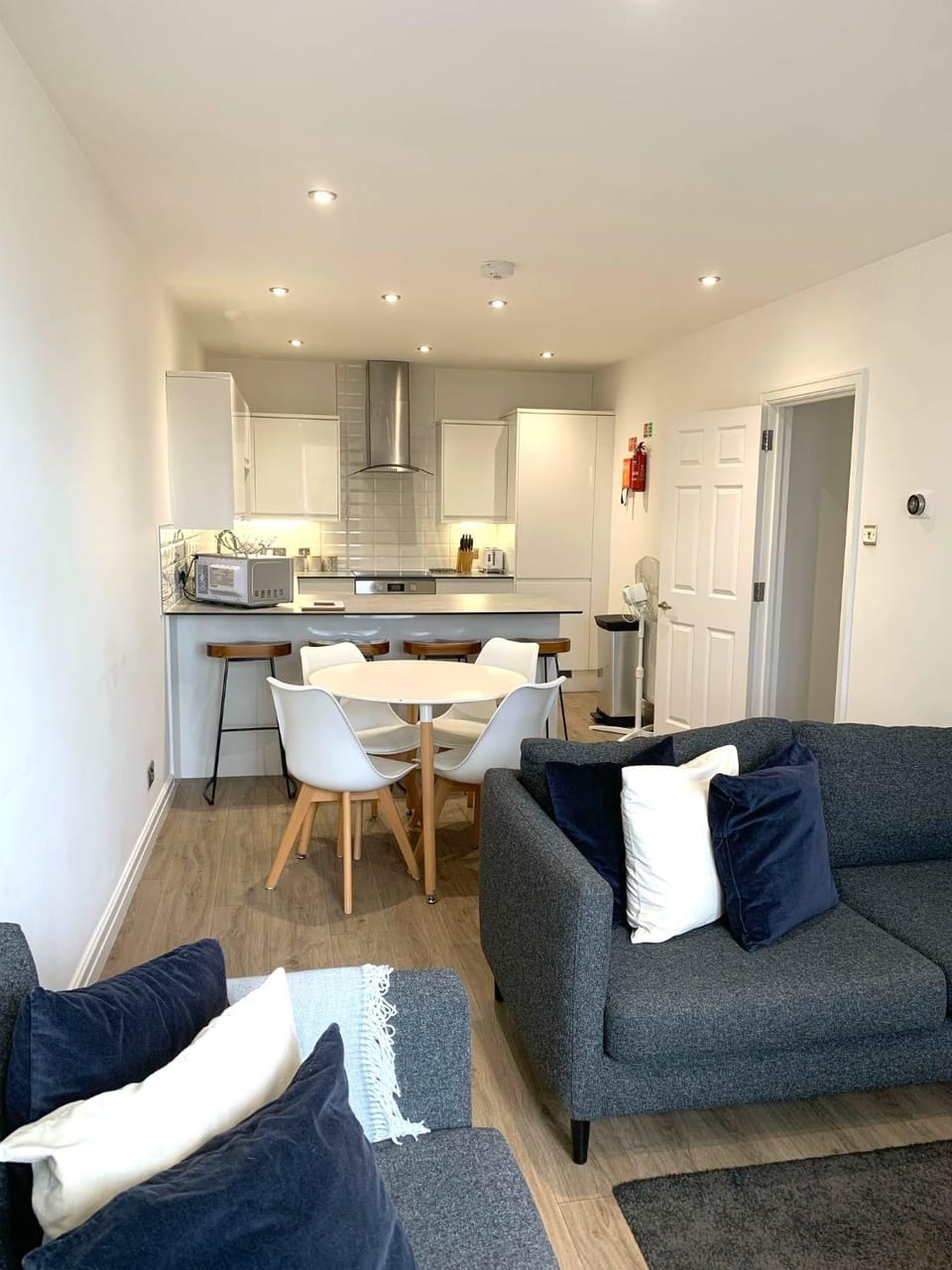 Seating area, Dining area, kitchen