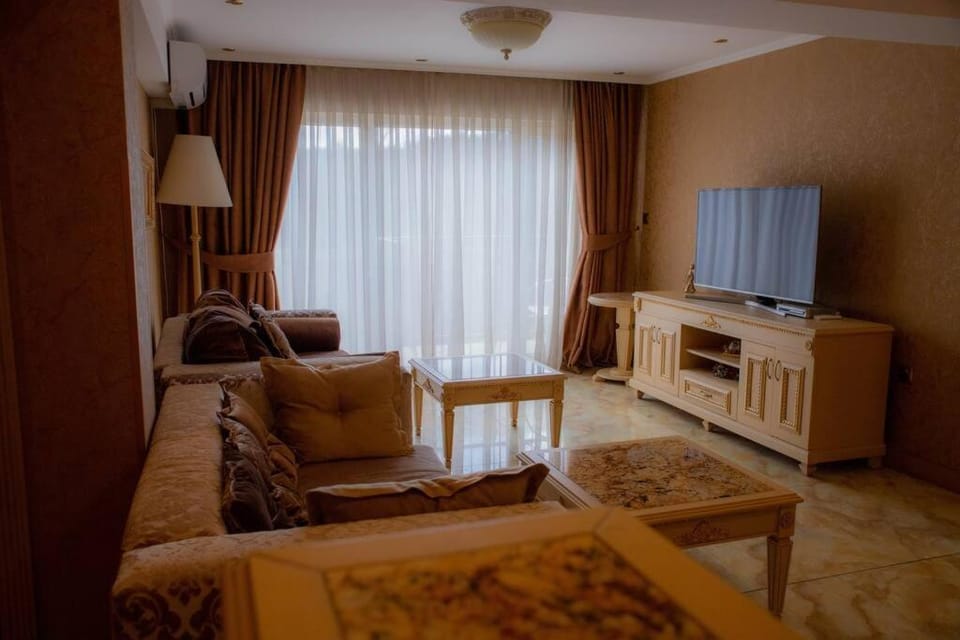 Communal lounge/ TV room, TV and multimedia, Kitchen or kitchenette, Living room, Seating area