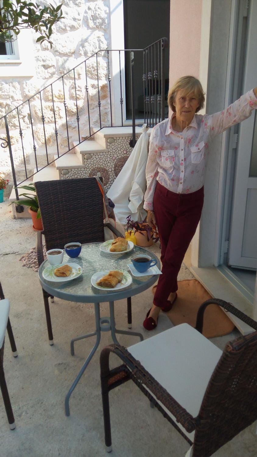 People, Balcony/Terrace, Living room, Food and drinks, Dining area, Food