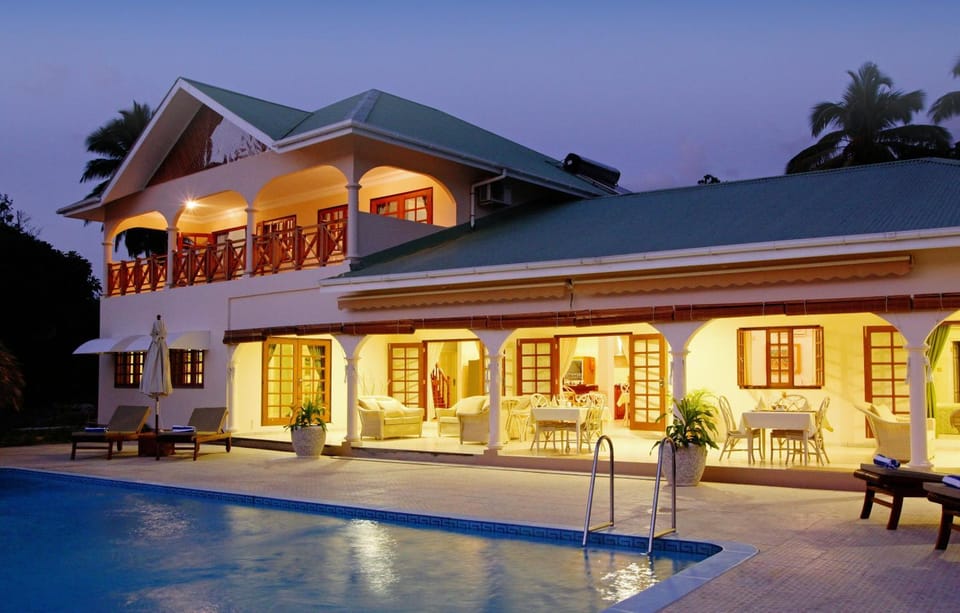 Property building, Night, Pool view, Swimming pool, sunbed