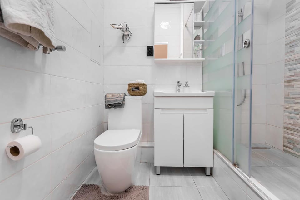 Shower, Toilet, Bathroom, heating, heating, towels