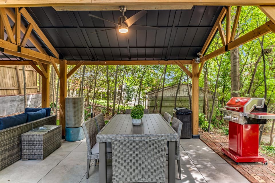 Patio, Spring, View (from property/room), Balcony/Terrace, Dining area, Garden view