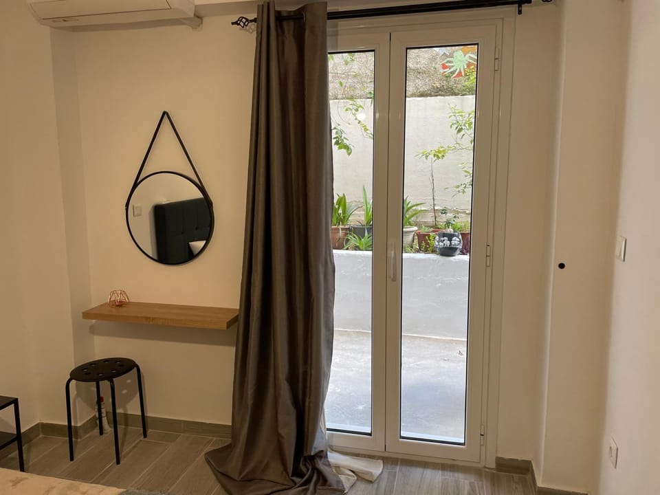 Pagrati Green Studio Apartment in Athens