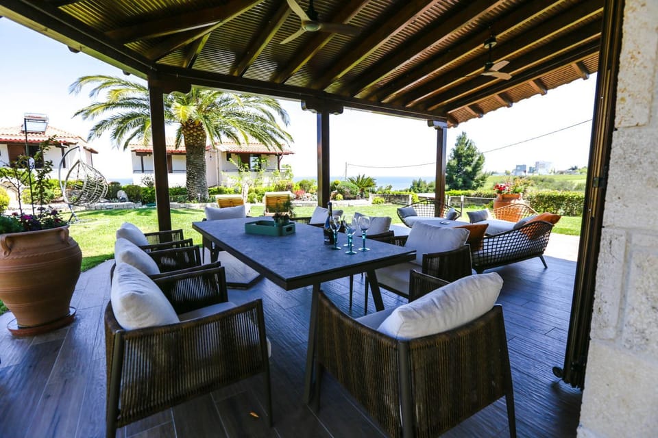 Patio, Day, Garden, View (from property/room), Balcony/Terrace, Seating area, Dining area, Garden view
