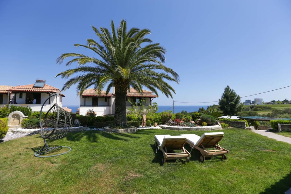 Day, Natural landscape, Garden, Garden view, Sea view, sunbed