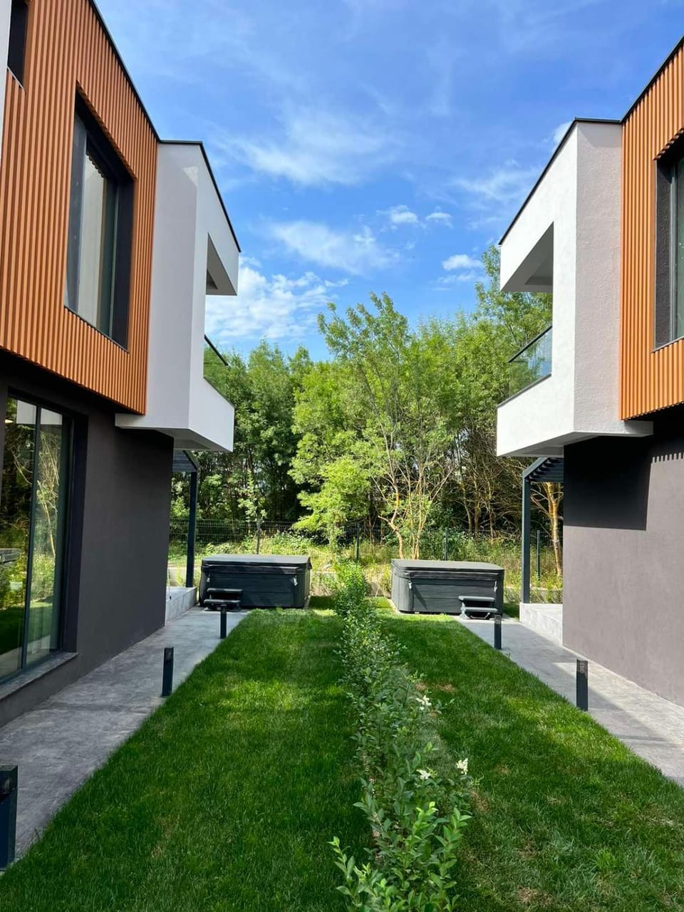 Property building, Garden, Hot Tub