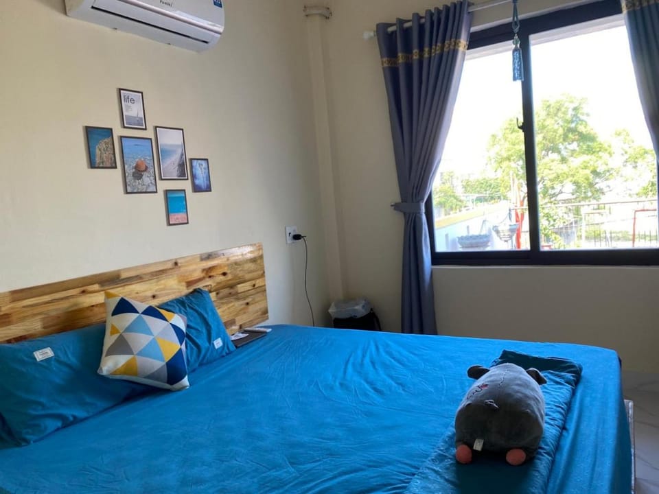 Bed, Photo of the whole room, Bedroom, River view, River view, air conditioner