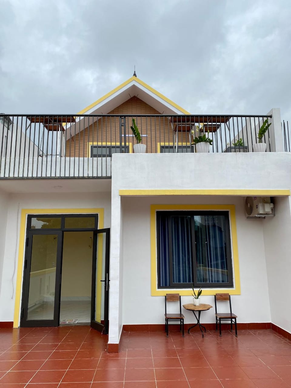 Property building, Patio, Day