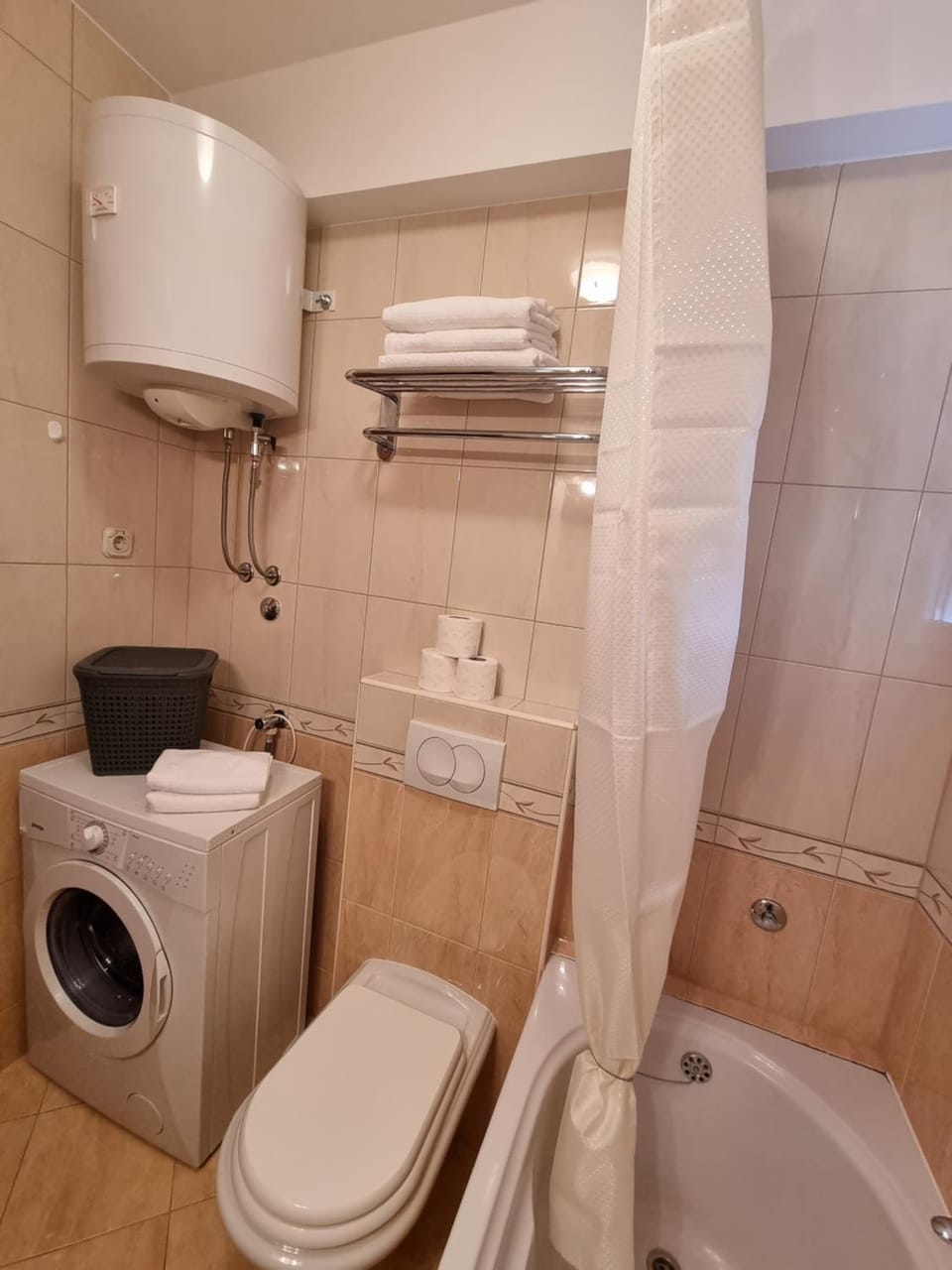 Bathroom, washing machine