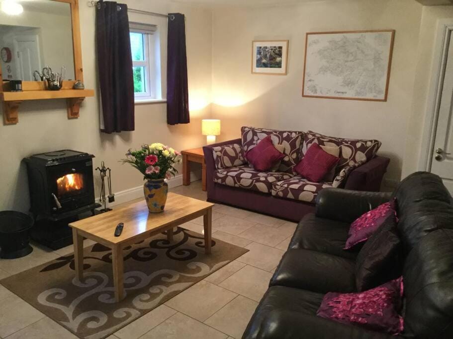 TV and multimedia, Living room, Seating area, flat iron