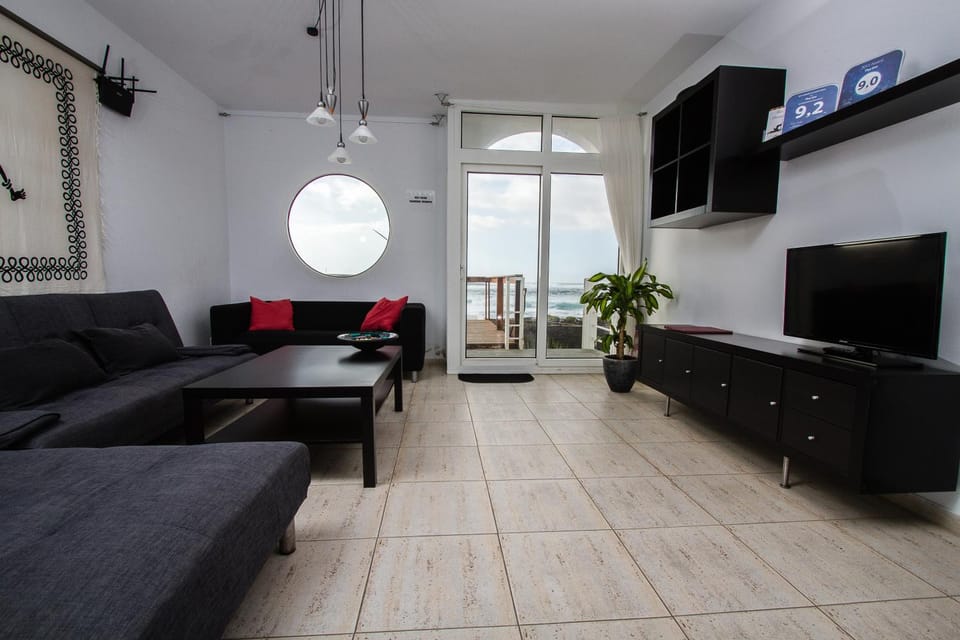 Day, Living room