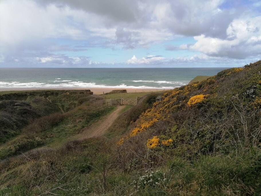 Nearby landmark, Natural landscape, Beach