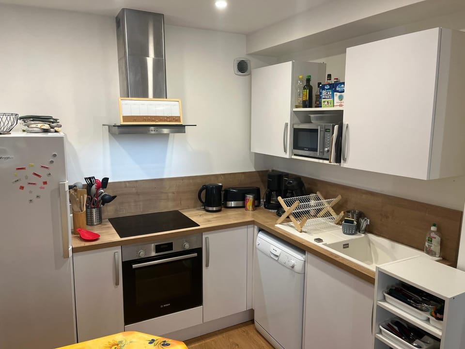 Kitchen or kitchenette, kitchen