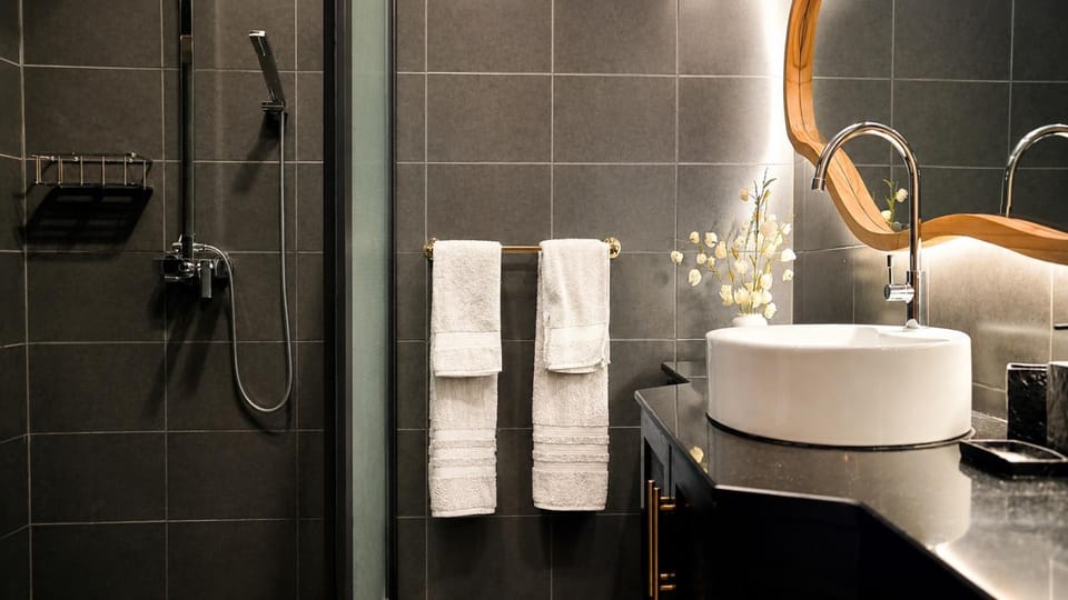 Shower, Bathroom, towels