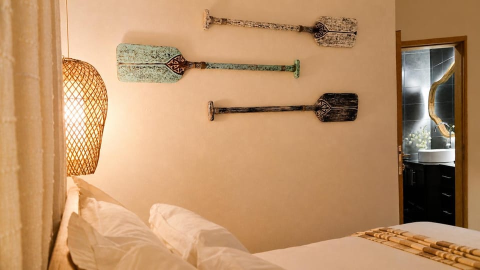 Shower, Bed, Bathroom, Photo of the whole room, Bedroom, wardrobe, air conditioner