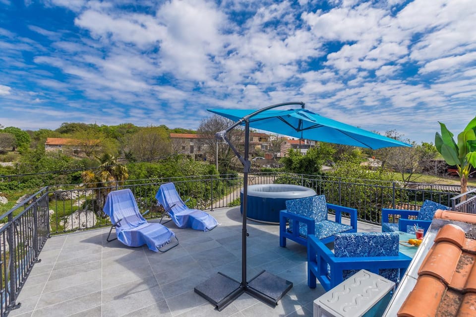 Hot Tub, Balcony/Terrace, sunbed