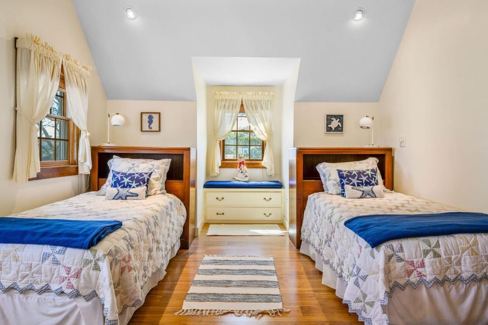 Your Cape Getaway – Beach Plum Cottage House in Harwich