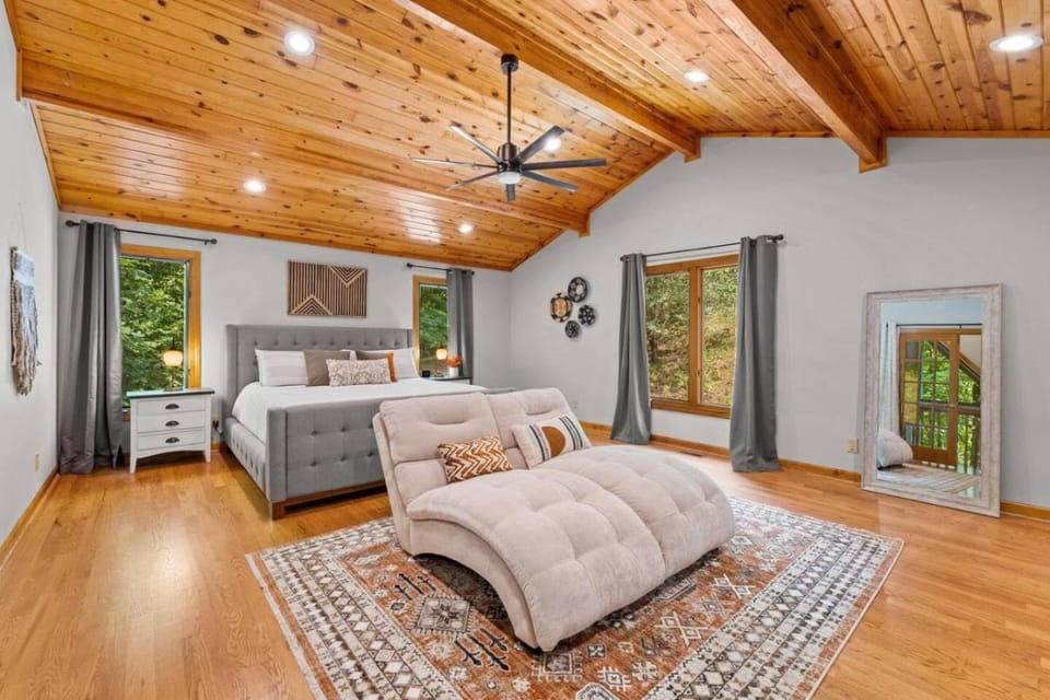 Riverview Retreat - Hot Tub, Pool Table House in Georgia